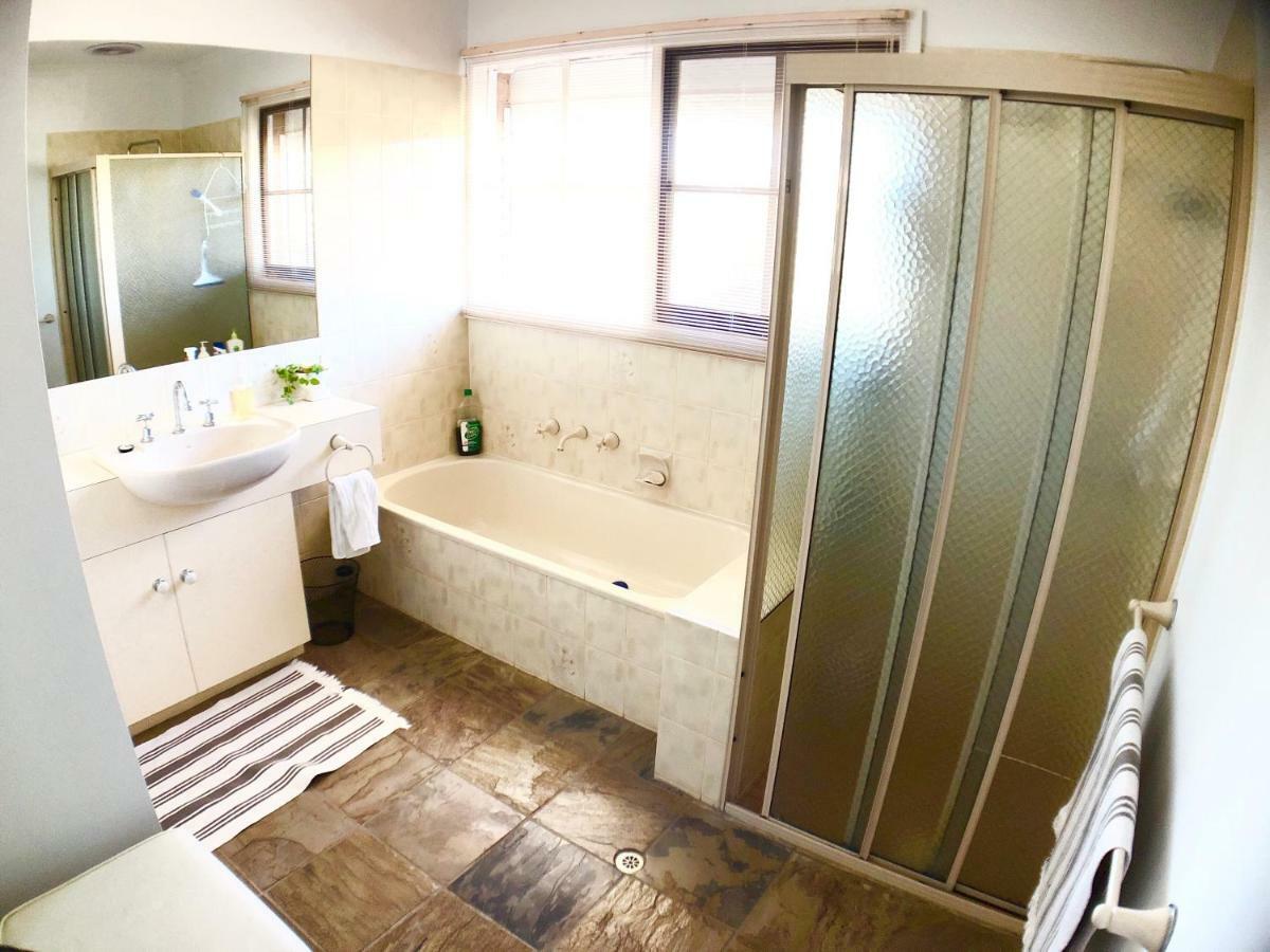 Melbourne Garden Bed And Breakfast Melton South ภายนอก รูปภาพ
