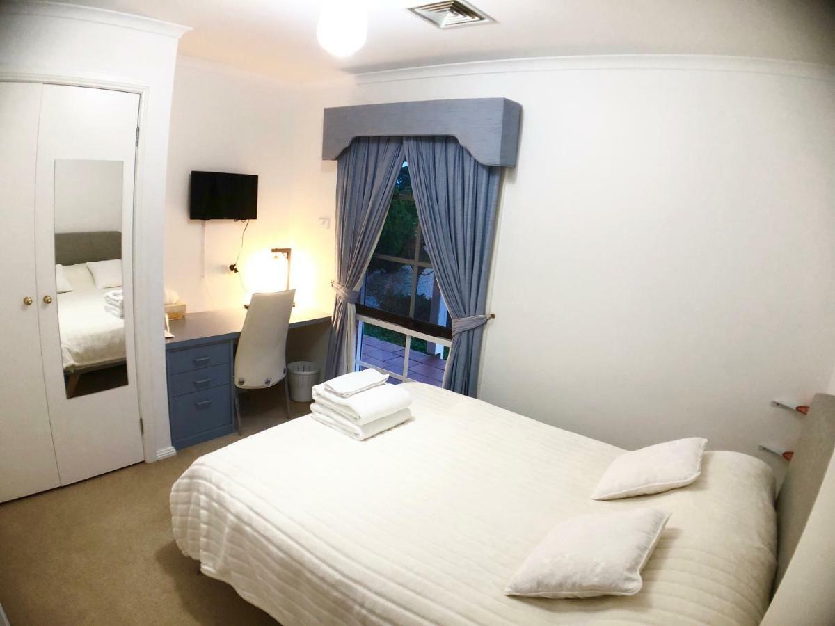 Melbourne Garden Bed And Breakfast Melton South ภายนอก รูปภาพ