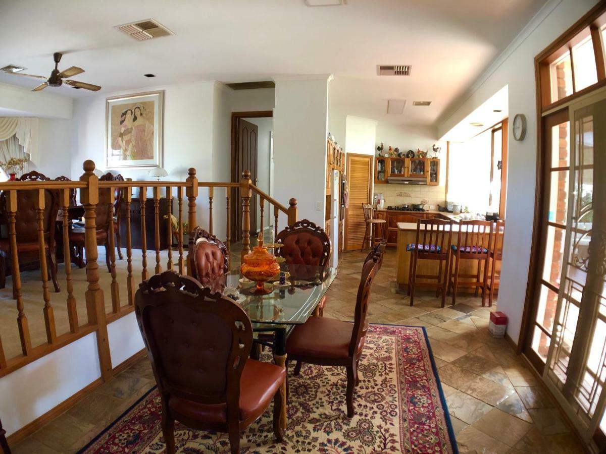 Melbourne Garden Bed And Breakfast Melton South ภายนอก รูปภาพ